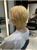 メンズ韓国ヘア　センターパート　ブリーチカラー ペールトーン