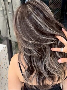 オニキス(ONYX) R17 ハイライト白髪白髪ぼかしレイヤーカット