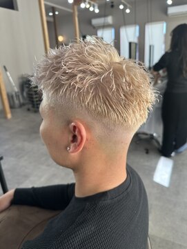 ロルド シェリ(Rold Cheri) ホワイトカラー/スキンフェード/イージーパーマ