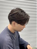 ガオプロデュースバイレボ(gao produced by revo) ニュアンスフェザーパーマ毛流れビジネス刈り上げセンターパート