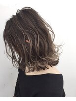 トルネード(TORNADO)&nbsp;外国人風ボブ ハイライトバレイヤージュ グレージュ　白髪ぼかし