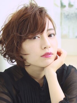 エムスラッシュ みなとみらい馬車道店(M SLASH) M.SLASH馬車道/耳かけ/アシンメトリー/レッド/グラマラス/ロブz1