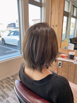 ルシール バイ アリア(Lucir by aria) レイヤーボブ×シルバー系グレージュ