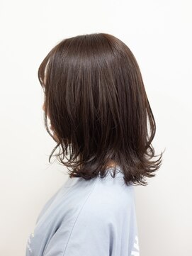 エメ(aimer) 【暗髪透明感カラー】硬い印象を和らげたミディー×モノトーン