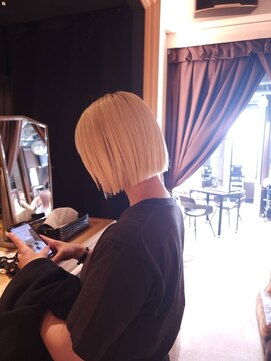 ブロック ジャポン(bloc japon) ブロンドミニボブスタイル