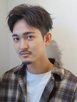 ファースト 亀有店(First) ラフでいて計算されたツーブロックスタイル