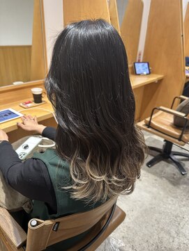 アンフィ 東京(Amphi) 【ケアブリーチでつくる!!艶感グラデーション♪】