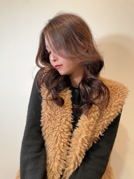 レヴィア(REVIA) レディースくびれレイヤースタイル