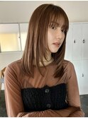 ミディアムレイヤー　　ストレートヘア　メルティカラー