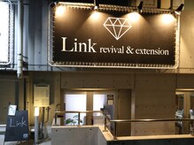 リンク(Link)の雰囲気（黒い看板とダイヤモンドが目印です。）