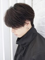 エイド 本店(aid)&nbsp;束感前下がりセンターパート刈り上げツーブロックフェザーパーマ