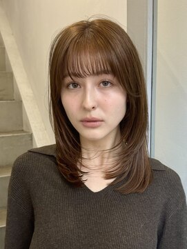 クロト(Clotho) ◎内巻きだけで簡単◎レイヤーミディアム×ベージュカラー