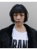 オン眉の切りっぱなしボブはラフに動かしても可愛い