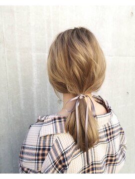 アナ ラーナ(Anna Lanna) blondローポニーテールアレンジ大人抜け感【奥村北斗】表参道