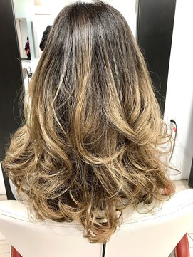 トゥエンティ(twenty) 外国人風バレイヤージュ