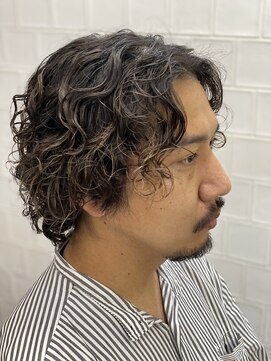 メリケンバーバーショップ フクオカ(MERICAN BARBERSHOP FUK) かき上げヘアショートレイアーくせ毛風パーマコンマヘア