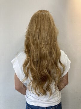 フツーロ 栄(FUTURO) ゴールドベージュ