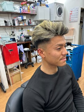 カットワン 竹の塚店(Cut-one) 金メッシュ　フェードスタイル