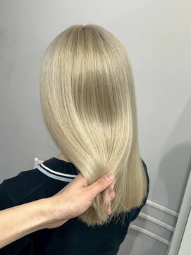 ユウル 横浜(juhl.) ホワイトブロンドアッシュブロンドブリーチダブルカラー/横浜駅