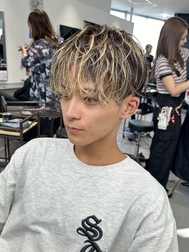 メンズサロン キング 心斎橋店(Men’s salon K!ng) フェザーショートアップバングセンターパートメンズハイライト
