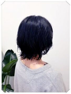 エクラヘアーズボウグループ(eclat hair’s BEAU group) モードな質感。パーマスタイル
