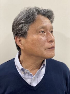 グレイスフルバーバー 赤坂見附店 ナチュラルショートの七三風スタイル