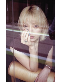 タイ(TAI)の写真/さりげないのに印象に残る、抜け感と色気を纏う大人女性のための上質なショートスタイル。