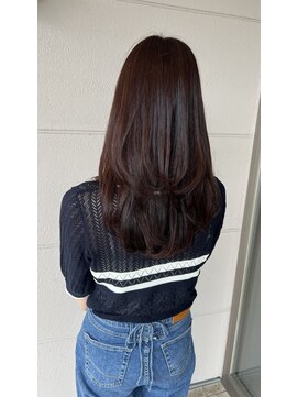 フラム(FRAM.) ツヤ感と動きのある上品なロングスタイル