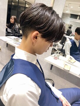 アンダーバーホワイト(_WHITE) 前下がりセンターパートパーマ