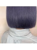 ブルーの切りっぱなしボブヘア