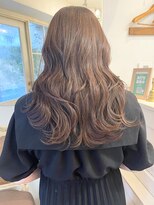 アミュレ(Amule)&nbsp;大人可愛いフェミニンレイヤーカットくびれ透明感ベージュカラー