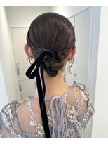 ガーデンヨコハマ(GARDEN YOKOHAMA)&nbsp;ヘアアレンジ　結婚式　タイト　ローシニヨン　ベロアリボン
