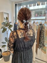 ヘアーアイスカルテット(HAIR ICI QUARTET) 20代30代大人可愛いお呼ばれスタイル編みおろしグレージュ