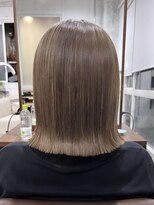 カーフ アオゾラヘアー 光の森2号店(calf AOZORA HAIR) ミルクティーベージュ 外ハネボブ ブリーチ ダブルカラー