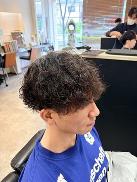 フリーゼアコマキ(FRISEUR) スパイラル×刈り上げマッシュ