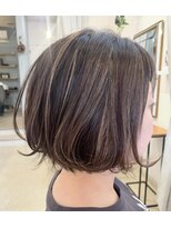 リンド(Lindo) ハイライトを活かした艶感ショートボブ