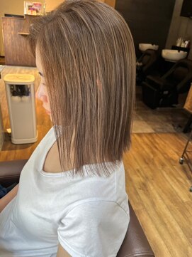 リィリ バイ ロダット 横浜(rili by LODAT) シャドウルーツベージュ切りっぱなしボブヘア【rili横浜】