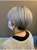 丸み耳かけショートヘア_グレイヘアスタイル_52