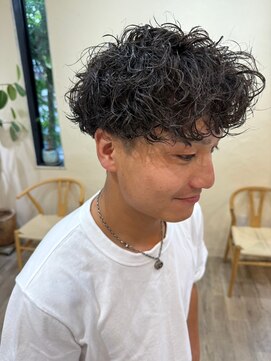 シフト(SHEEFT) 波巻きツイストスパイラル かき上げ束感 黒髪 20代30代40代