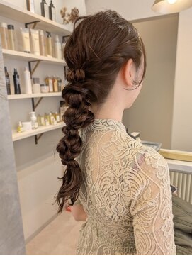 ポジ(poji) アレンジ　艶髪　髪質改善　ヘアセット　編みおろし　顔まわり