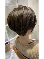 ラナ(LANA)&nbsp;白髪ぼかしハイライト×ショートヘア