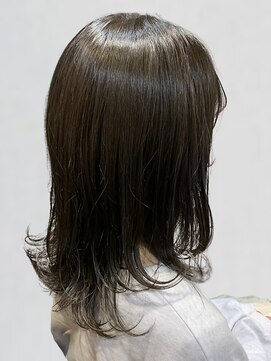 ティアトロアンドリミテバイティアトロ(teatro&limite by teatro) レイヤーカット グレージュ 艶髪 ストレート 透明感カラー 20代