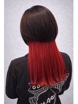 テラ(terra)&nbsp;レッドインナーカラー×モードボブ｜個性派クラゲレイヤー