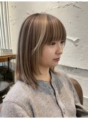 顔周りレイヤーカットシースルーバング耳かけくびれミディアム