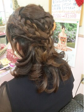 ハッチ美容室 結婚式お呼ばれハーフアップ