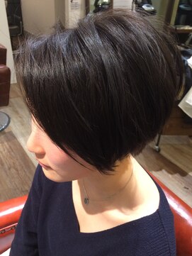 ヘアーラウンジラウレア(LAULEA) 前下がりショート★