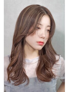 メゾンドムニ 恵比寿(Maison de MUNi) 面長さんにオススメ外ハネ大人ロング顔周り小顔フェイスレイヤー