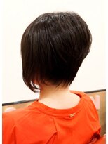 シャイニーソルン 後頭部の絶壁カバーしやすいデザイン前下がりショートボブ