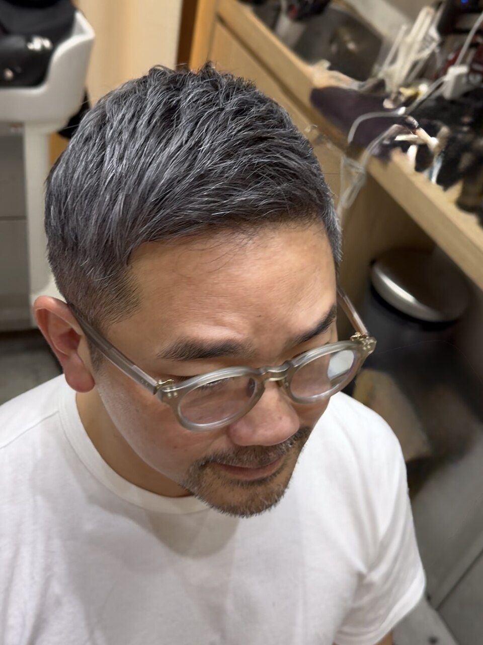 白髪を綺麗にぼかして生かすシルバーメッシュヘア！：L252664280