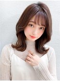 30代大人かわいい外ハネミディアム × ミルクティーベージュ